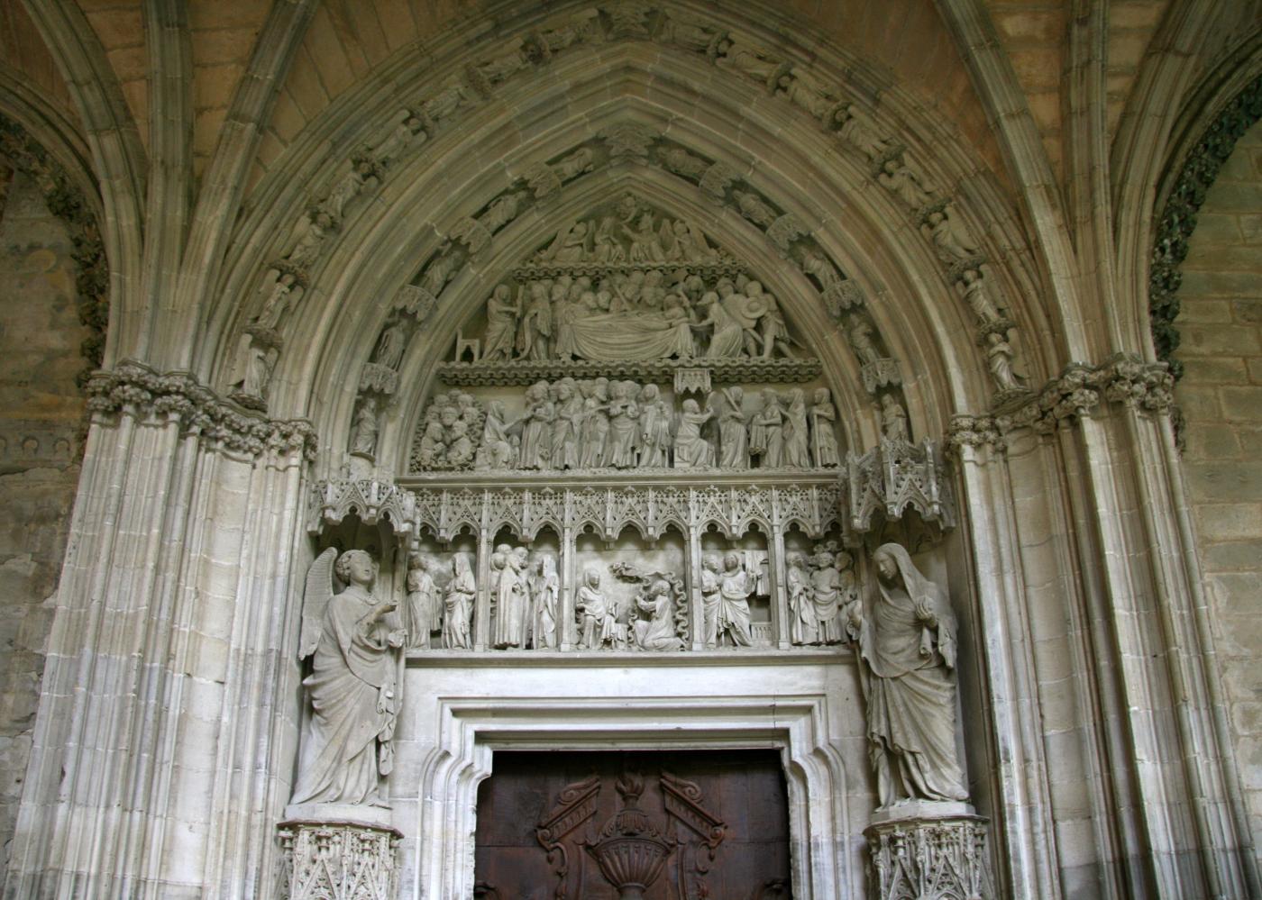 Détail d’une porte de la cathédrale de Pampelune